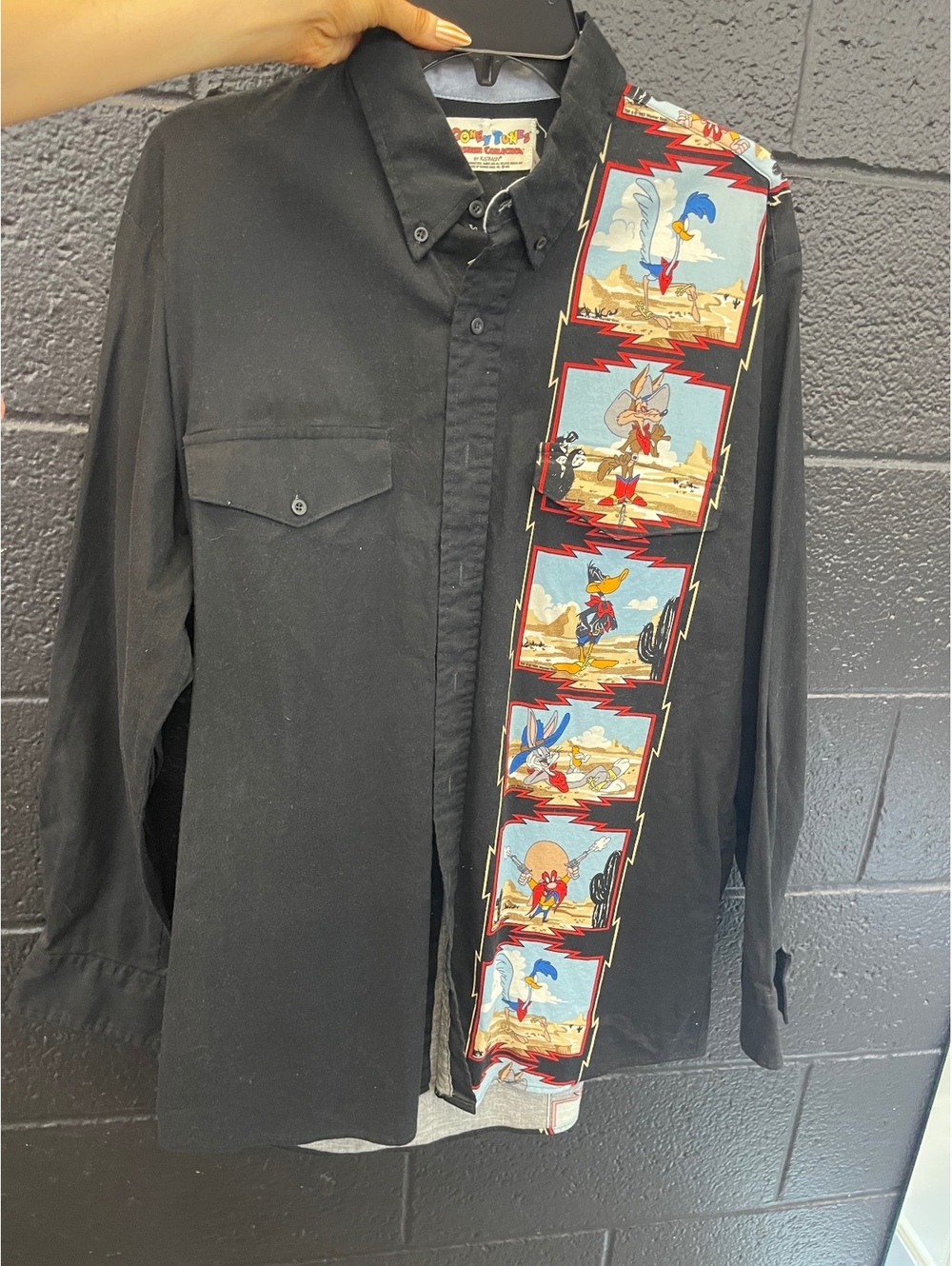Looney Tunes Western Collection Men's Button up size large